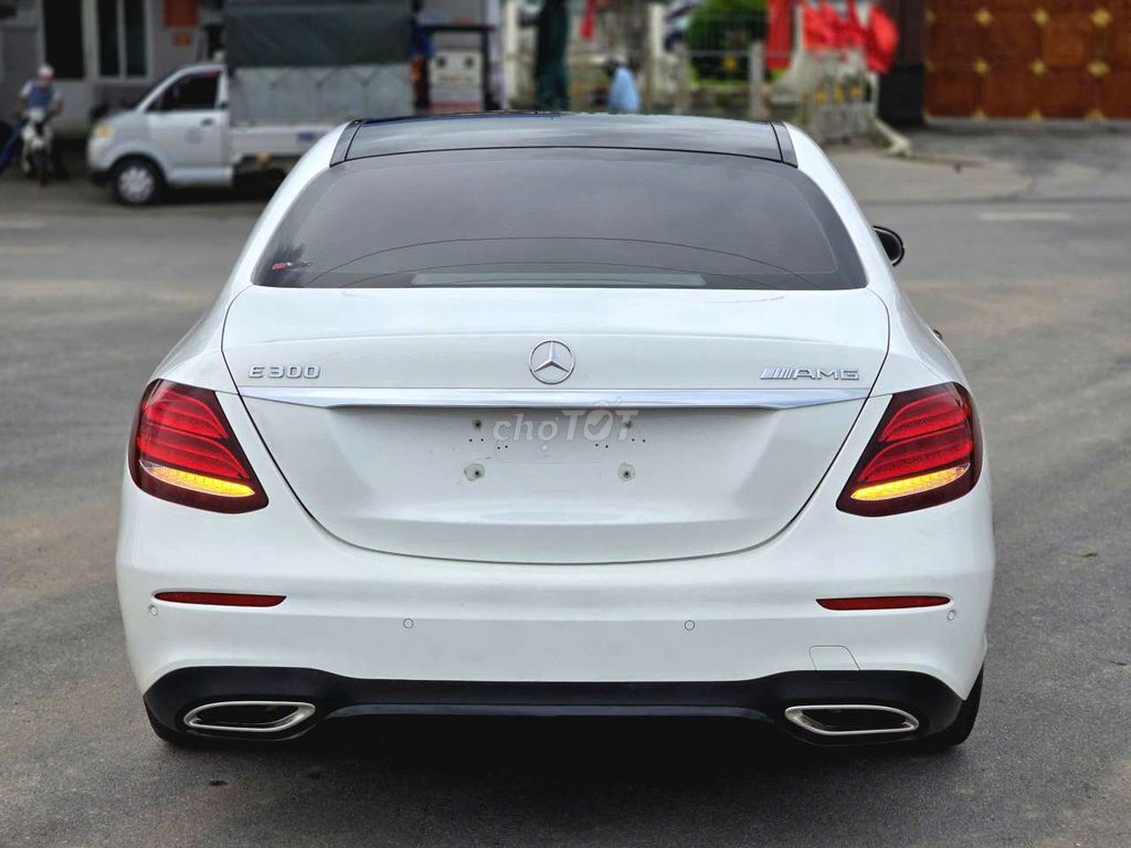 Mercedes E300 AMG Siêu Lướt 40000 KM. Mua bán Ô tô tại Quận Long Biên Hà Nội được đăng bởi Anh Tuấn hình 3