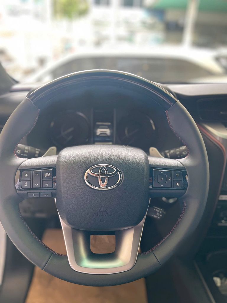 Fortuner Legender 2.4 AT- giảm trực tiếp tiền mặt. Mua bán Ô tô tại Quận 6 Tp Hồ Chí Minh được đăng bởi Tuấn TOYOTA HÙNG VƯƠNG hình 9