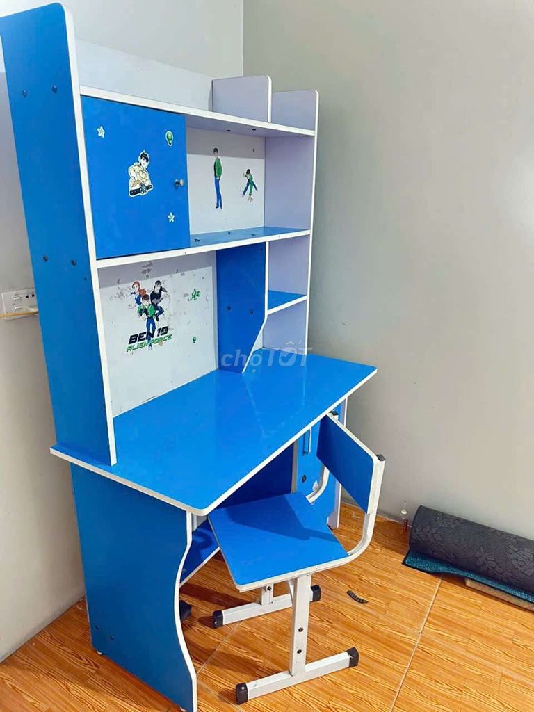Bàn học sinh Gỗ, Kim loại Xanh dương, Trắng. Mua bán Bàn ghế tại Huyện Đông Anh Hà Nội được đăng bởi YenNhi hình 1