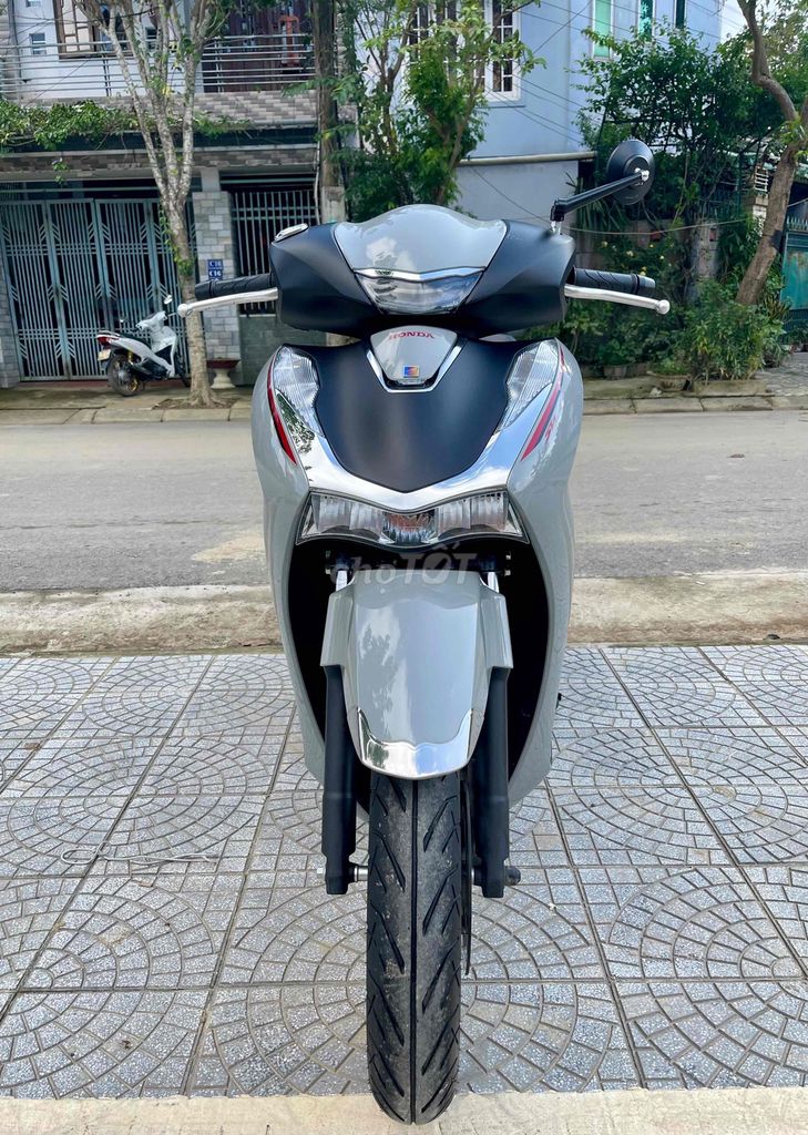 Honda SH 125 2025 oddo 3000 km. Mua bán Xe máy tại Thành phố Huế Thừa Thiên Huế được đăng bởi phi anh hình 1
