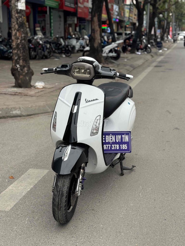 Vespa trắng bình mới thay, Có ship toàn quốc