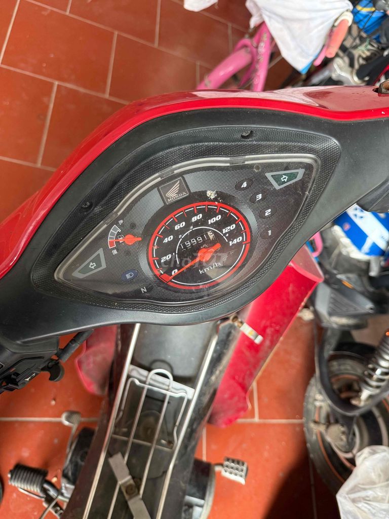 Honda Wave 100, красный, полуавтомат