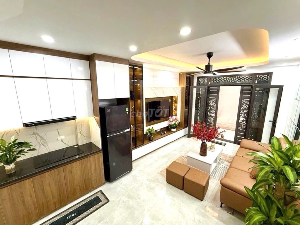 Продается дом площадью 34 м², Динь Конг Тхуонг, 5 этажей, полностью меблированный