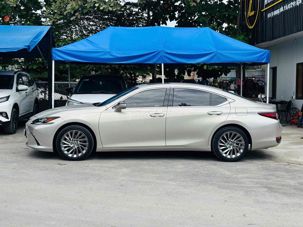 Lexus ES250 - 28000 km. Mua bán Ô tô tại Quận 8 Tp Hồ Chí Minh được đăng bởi Cửa hàng ô tô cũ TRUST CARS hình 6