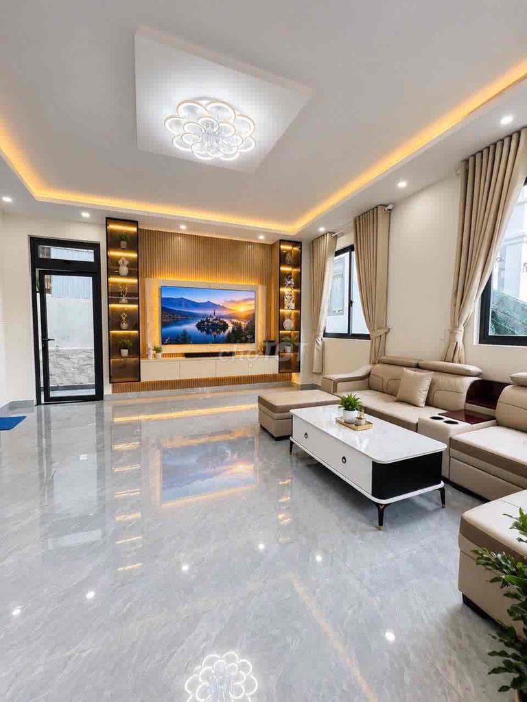 Красивый дом на улице Као Тханг, подъезд для машины, 85м², своя книга