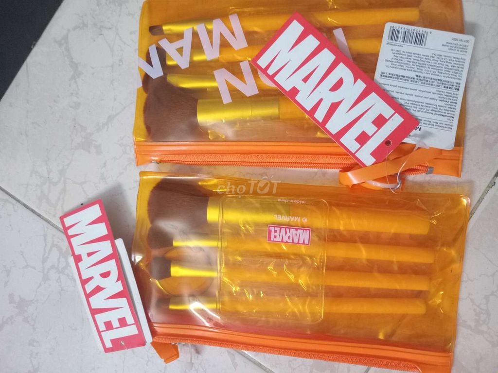 Cọ trang điểm Marvel Vàng cam. Mua bán Phụ kiện thời trang khác tại Quận 5 Tp Hồ Chí Minh được đăng bởi Nguyenphuong hình 1