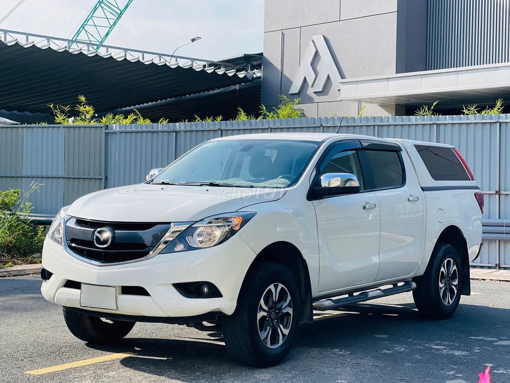 Mazda BT50 4x2 AT 2021, xe đẹp biến phố