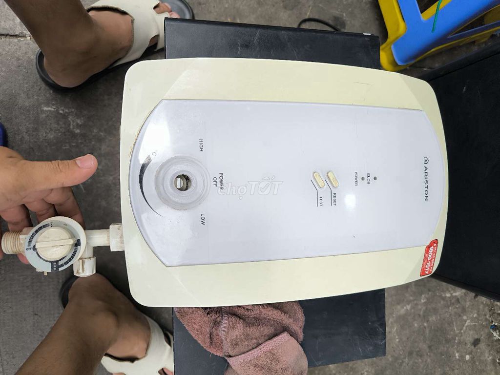 thlý >> Bình nóng lạnh Ariston FE-4522E. Mua bán Thiết bị vệ sinh, nhà tắm tại Quận Gò Vấp Tp Hồ Chí Minh được đăng bởi Thanh Lý Đồ Cũ 30 hình 1