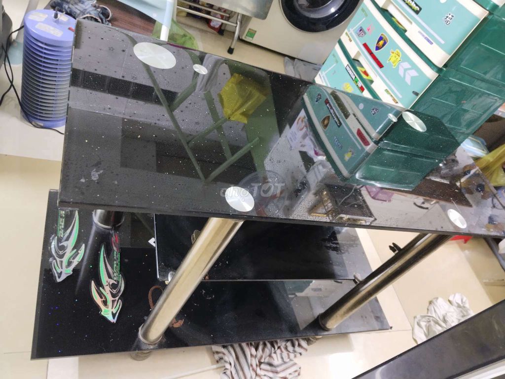Bàn kiếng tivi thanh lý dọn nhà