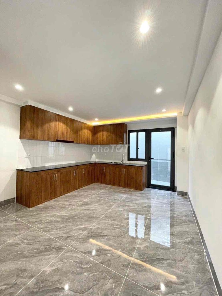 Дом, 3 этажа, 882 Nguyen Duy Trinh, Phu Huu, округ 9