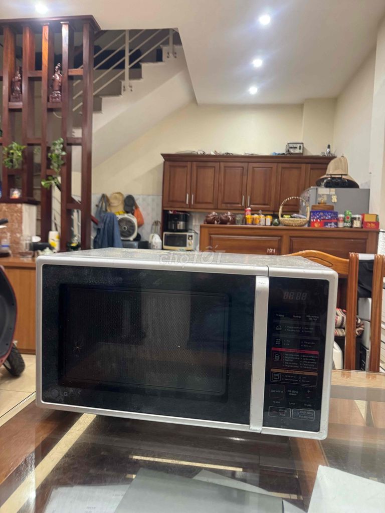 Lò vi sóng LG MS2349H điện tử rất đẹp và chuẩn. Mua bán Bếp, lò, đồ điện nhà bếp tại Quận Long Biên Hà Nội được đăng bởi Viet Nguyen hình 1