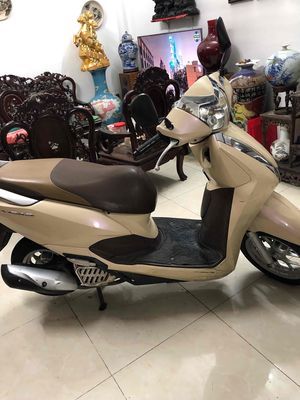 xe còn rất mới chưa xửa chữa gì chinh chủ bán. Mua bán Xe máy tại Quận Hai Bà Trưng Hà Nội được đăng bởi Trần Sơn