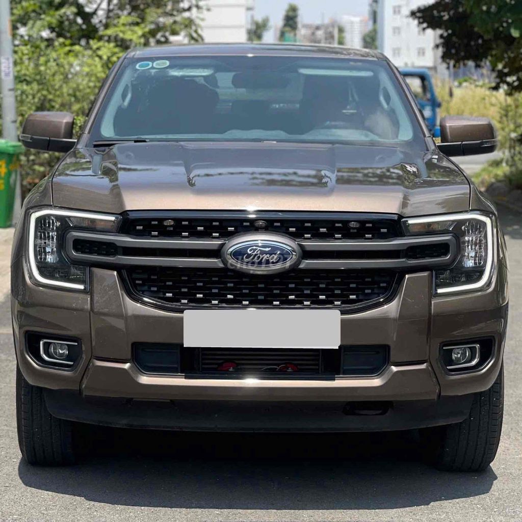 Hãng Ford bán Ranger XLS AT 2024 lướt ful phụ kiện