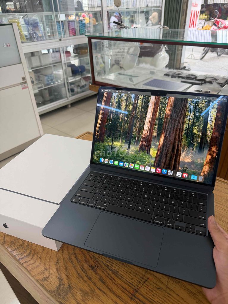 Apple Macbook Air M2 13.6 inch 16GB/256GB Midnight. Mua bán Laptop tại Thành phố Nha Trang Khánh Hòa được đăng bởi Long hình 1