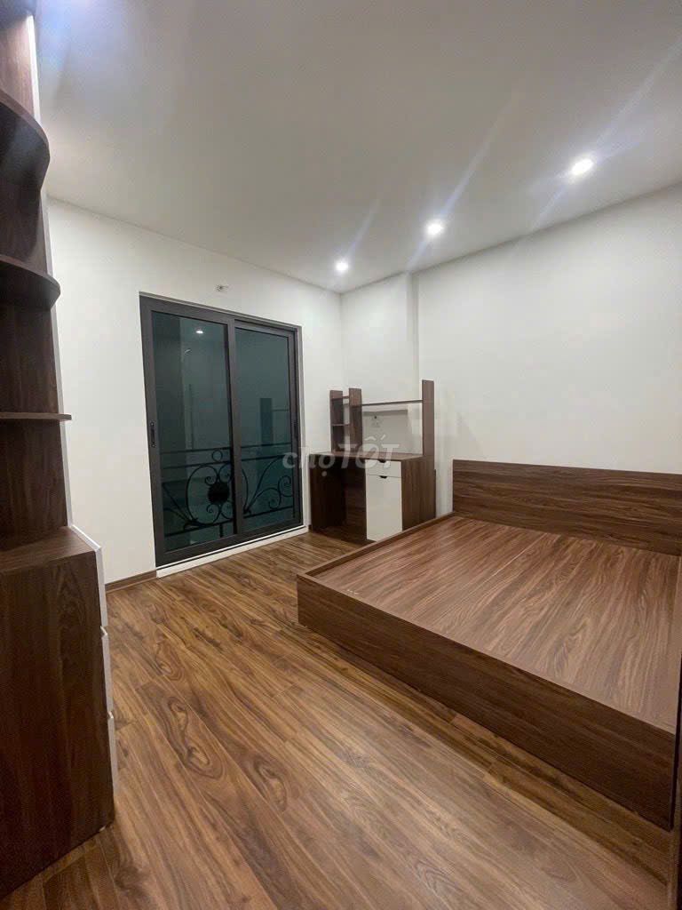 Продается 246, зал ожидания - 5 этажей, 58 кв. м - сейчас новый дом