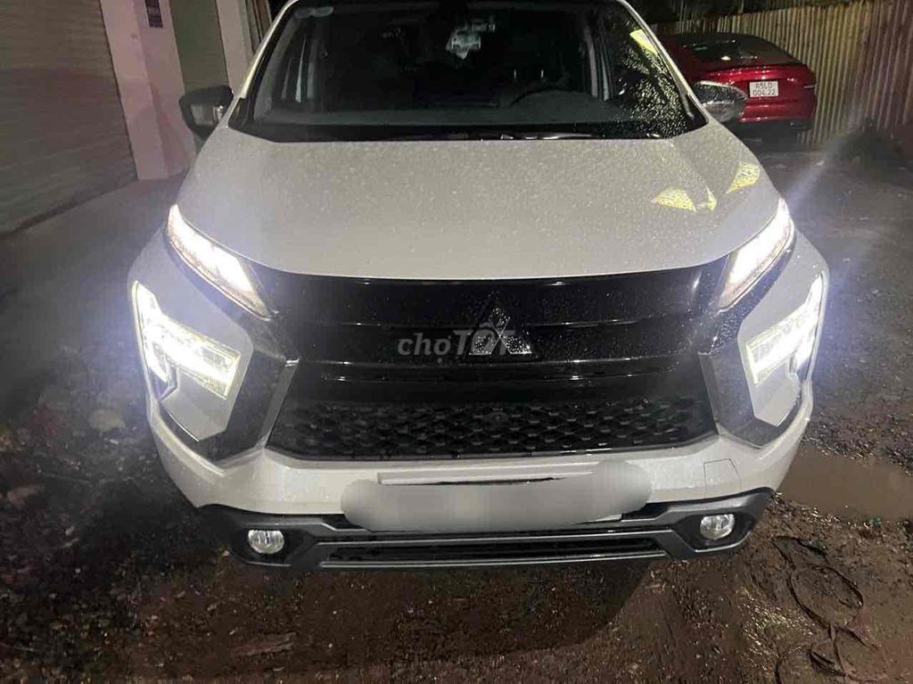 Mitsubishi Xpander 2024 белый 100 000 км
