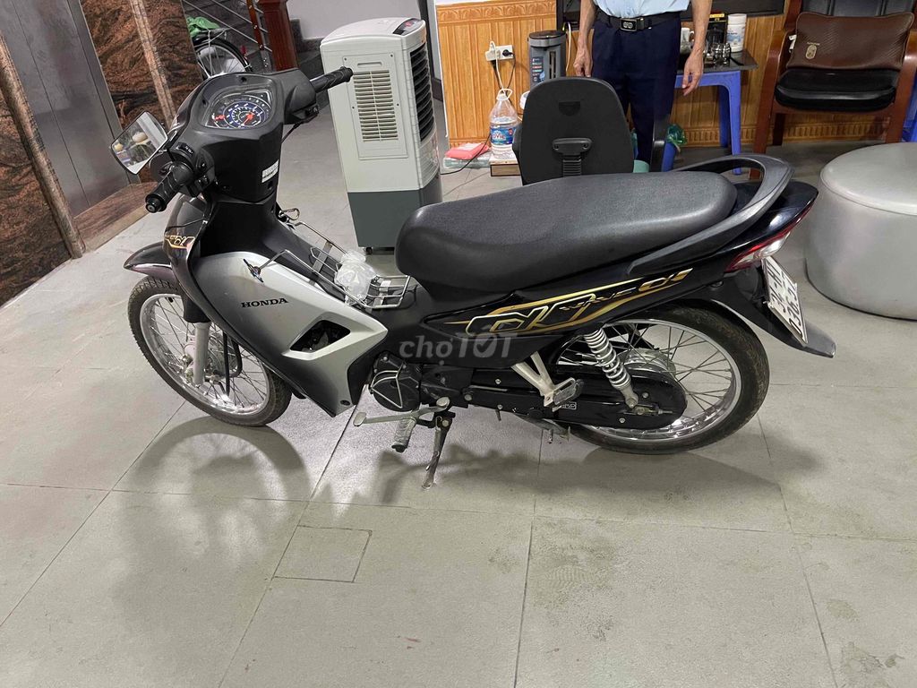 Honda Wave 2022 черный серебристый механический