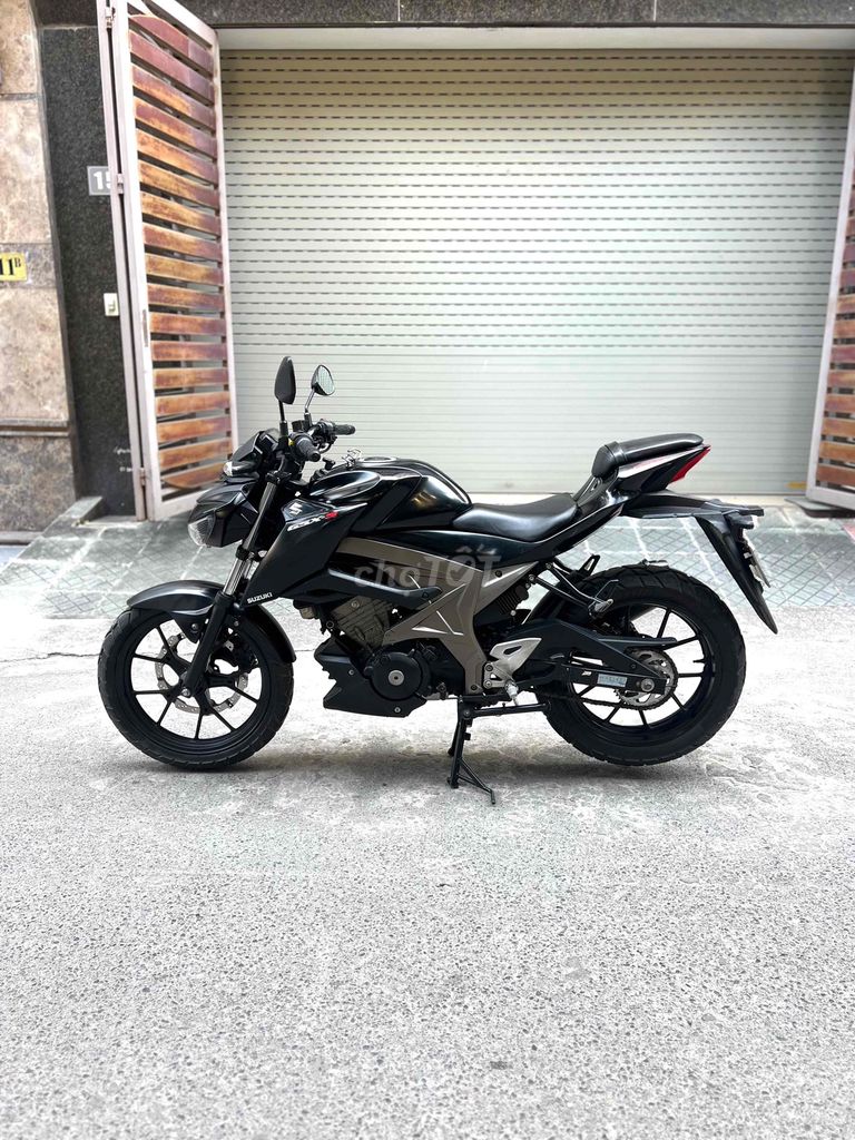 Xe Máy Anh THao GSX S 150cc màu đen. Mua bán Xe máy tại Quận Cầu Giấy Hà Nội được đăng bởi shop xe may cũ anh thao hình 4
