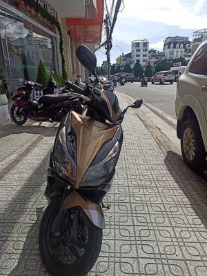 Honda Air Blade Vàng đồng Thể thao. Mua bán Xe máy tại Thành phố Đà Lạt Lâm Đồng được đăng bởi Trần Thu