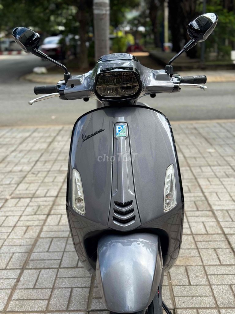Piaggio Vespa Sprint 2015 серая, номер Хошимина, от собственника