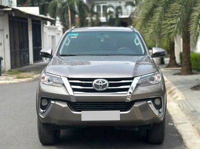 Toyota Fortuner G AT 2019 máy dầu màu xám
