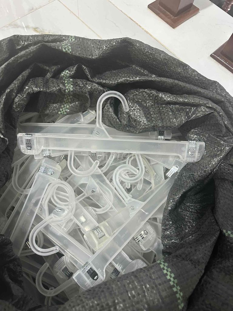 Móc kẹp quần áo Nhựa Trong suốt. Mua bán Nội thất, đồ gia dụng khác tại Huyện Phong Điền Cần Thơ được đăng bởi Nguyễn Quang Phục hình 1