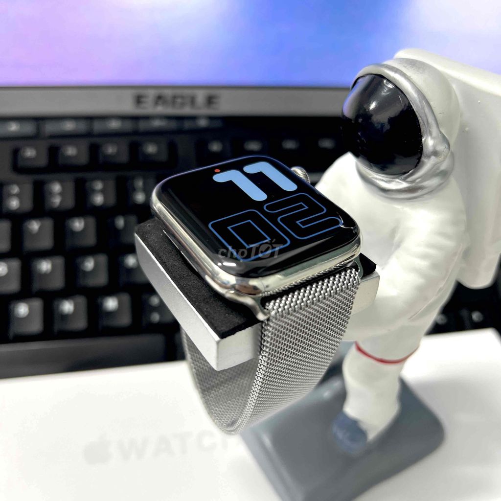 Apple Watch Series 4 THÉP BẠC LTE 44mm NHƯ MỚI