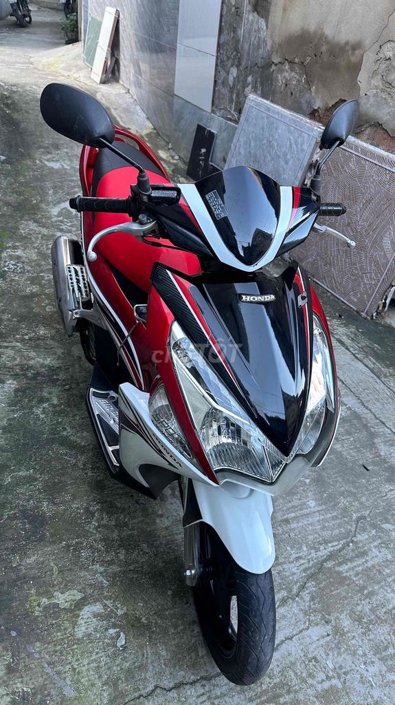 Honda Air Blade Đỏ trắng đen. Mua bán Xe máy tại Thành phố Vinh Nghệ An được đăng bởi cửa hàng xe máy hồng sáng hình 4