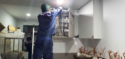 Tuyển thợ , phụ điện nước