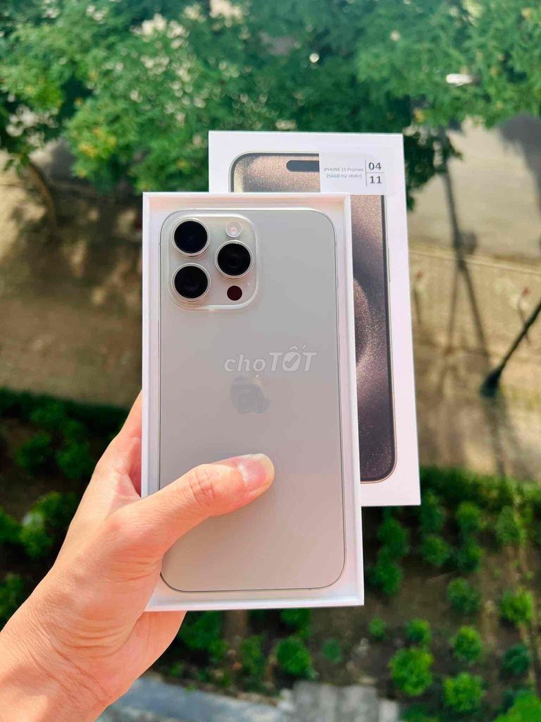 iPhone 15 Pro Max 256G FULLBOX new APPLE 04/2025. Mua bán Điện thoại tại Quận Thanh Xuân Hà Nội được đăng bởi Nguyễn Huy Dũng hình 1