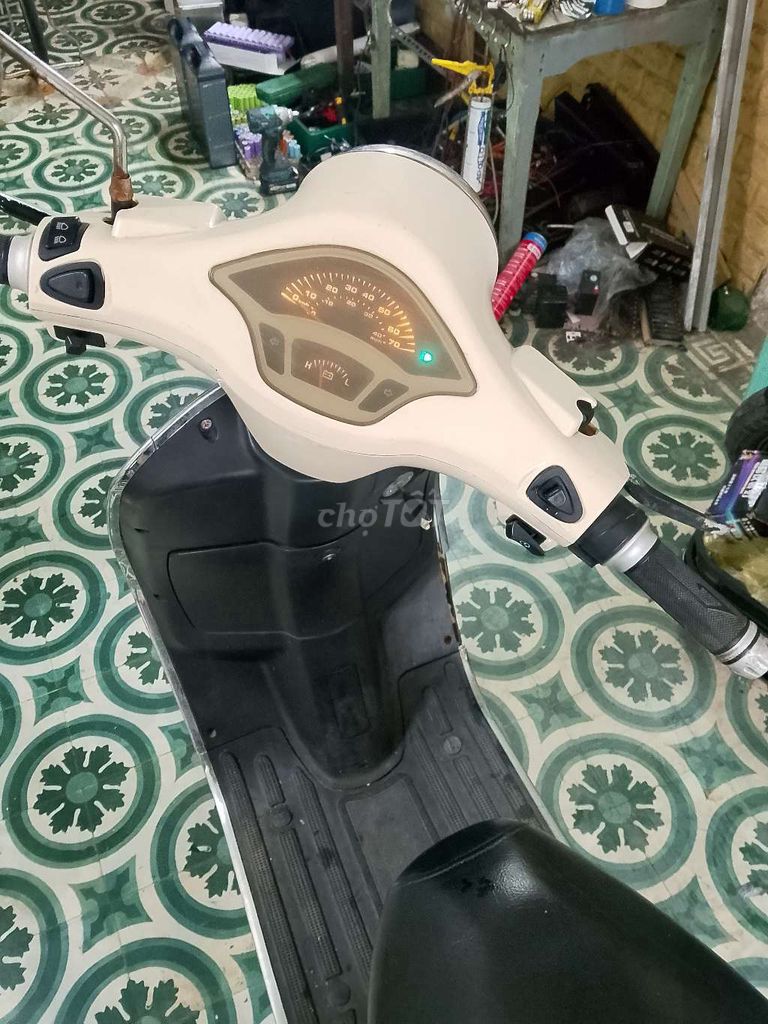 Xác Vespa ko bình đủ giấy tờ. Ko lỗi bỏ bình chạy.. Mua bán Xe điện tại Quận Sơn Trà Đà Nẵng được đăng bởi Nguyễn thái hoài hình 3