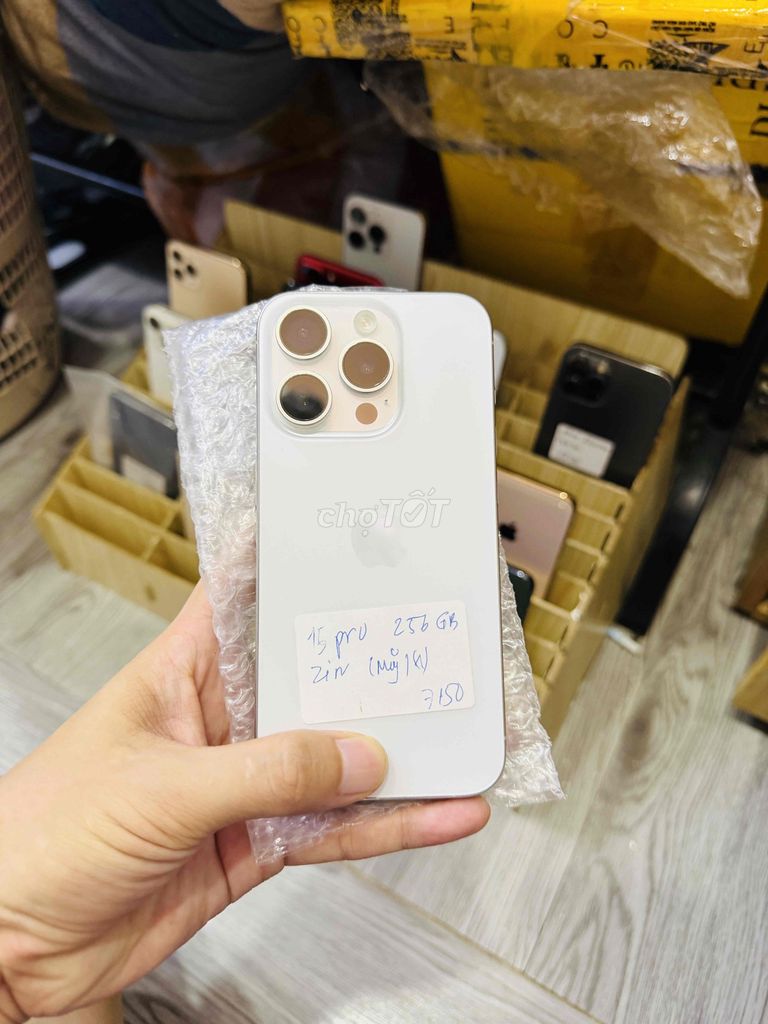 Apple iPhone 15 Pro 256GB Nhiều màu 99,99%. Mua bán Điện thoại tại Quận Hải Châu Đà Nẵng được đăng bởi Hoàng Táo 273 Nguyễn Hoàng hình 1