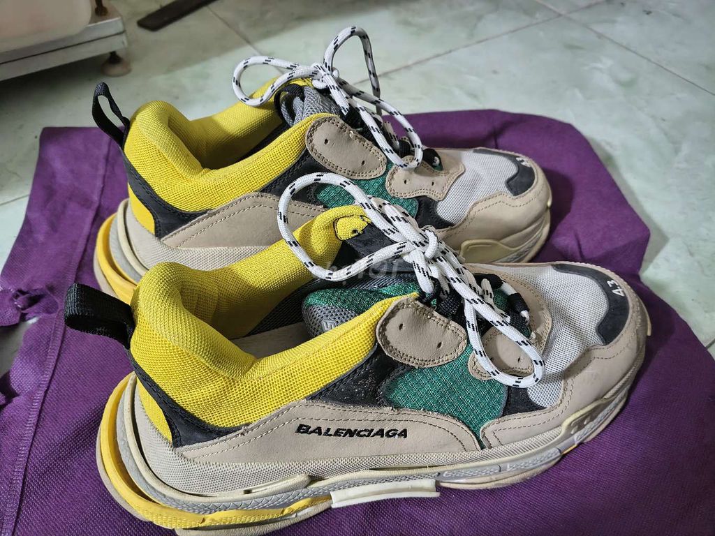 Giày thể thao Balenciaga Triple S 43. Mua bán Giày dép tại Quận 12 Tp Hồ Chí Minh được đăng bởi Nicky Trung hình 1