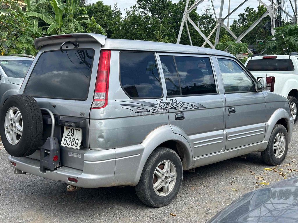 Mitsubishi Jolie 2003 серебристый 7 мест