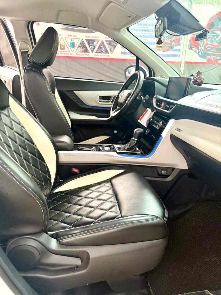 Toyota Veloz Top Trắng