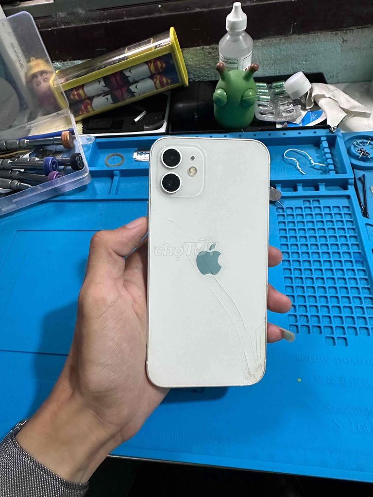 Apple iPhone 12 64GB Trắng Bể lưng. Mua bán Điện thoại tại Thành phố Buôn Ma Thuột Đắk Lắk được đăng bởi Đoàn Đức Tuấn hình 1