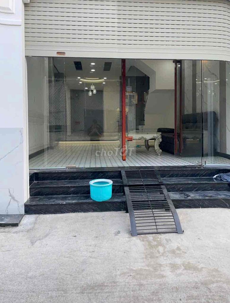NHÀ MỚI XÂY 2LẦU 4PN GẦN CHỢ VƯỜN LÀI