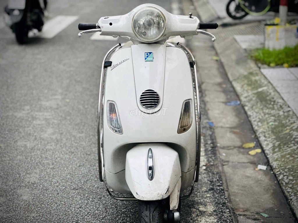 Piaggio Vespa LX 125 Trắng. Mua bán Xe máy tại Thành phố Huế Thừa Thiên Huế được đăng bởi DVCĐ Toàn Thắng hình 2