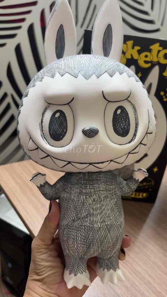Mô hình Popmart Mega Labubu 400% Sketch