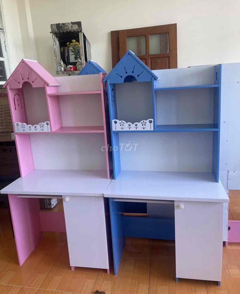 Bàn học nhựa. Mua bán Mẹ và bé tại Quận Thanh Khê Đà Nẵng được đăng bởi Huỳnh Thị Thúy Loan hình 1