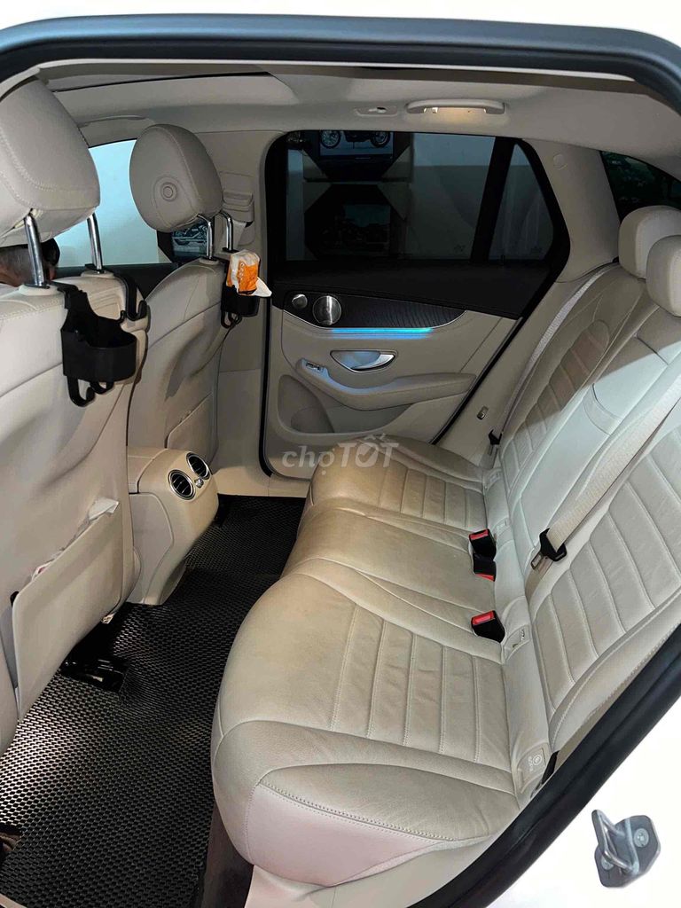 Mercedes Benz GLC 2017 300 4Matic - 30500 km. Mua bán Ô tô tại Quận 10 Tp Hồ Chí Minh được đăng bởi Thoại Minh Huỳnh hình 7
