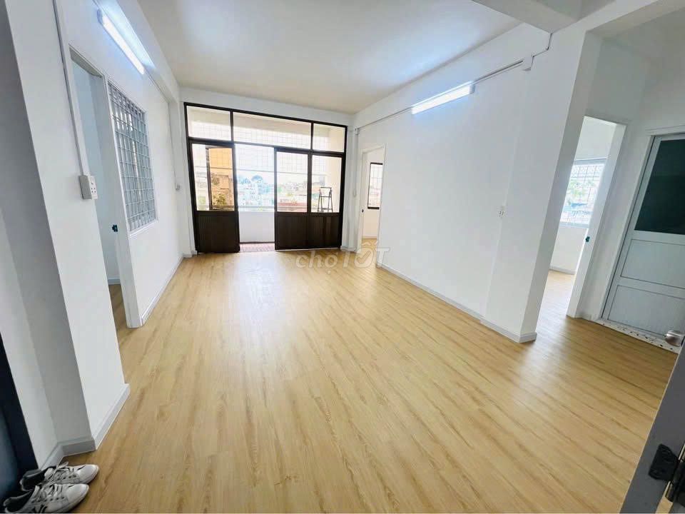 Аренда · 2 комн. · 90 м² · Quận 3, ул. Cách Mạng Tháng Tám