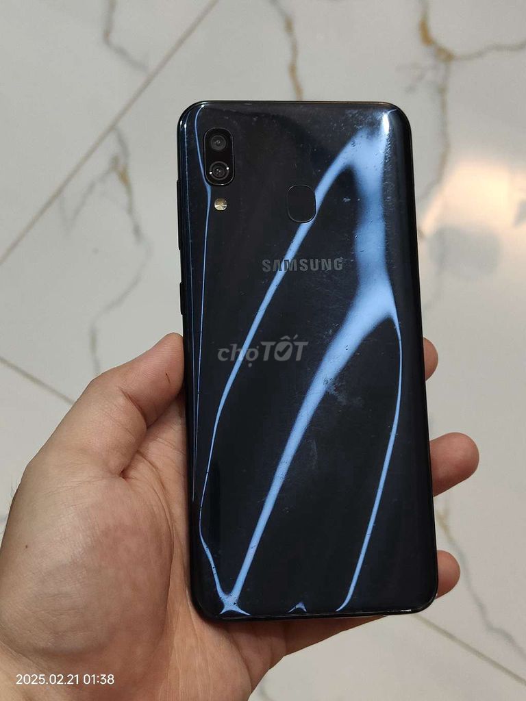 Galaxy A30 32GB Xanh dương nứt kính