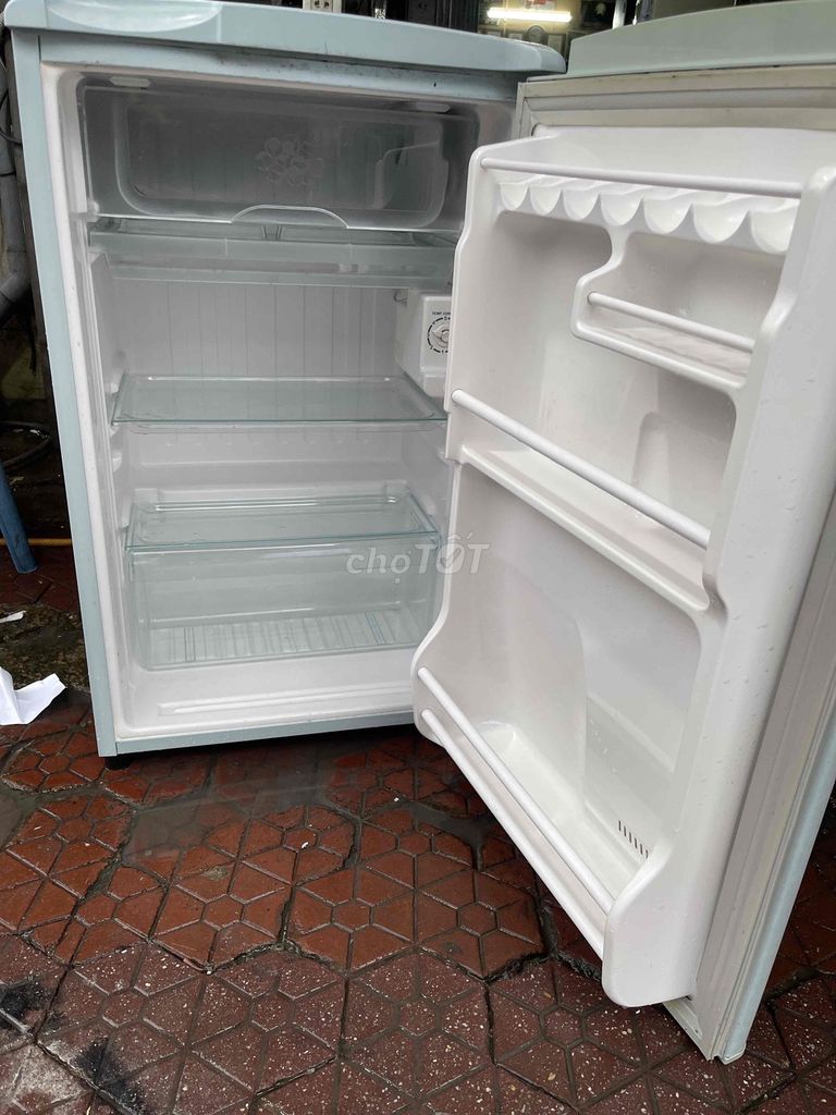 Thanh lý tủ lạnh Sanyo 90L zin đẹp chạy tốt có BH. Mua bán Tủ lạnh tại Quận 4 Tp Hồ Chí Minh được đăng bởi Quí Vũ Official hình 1