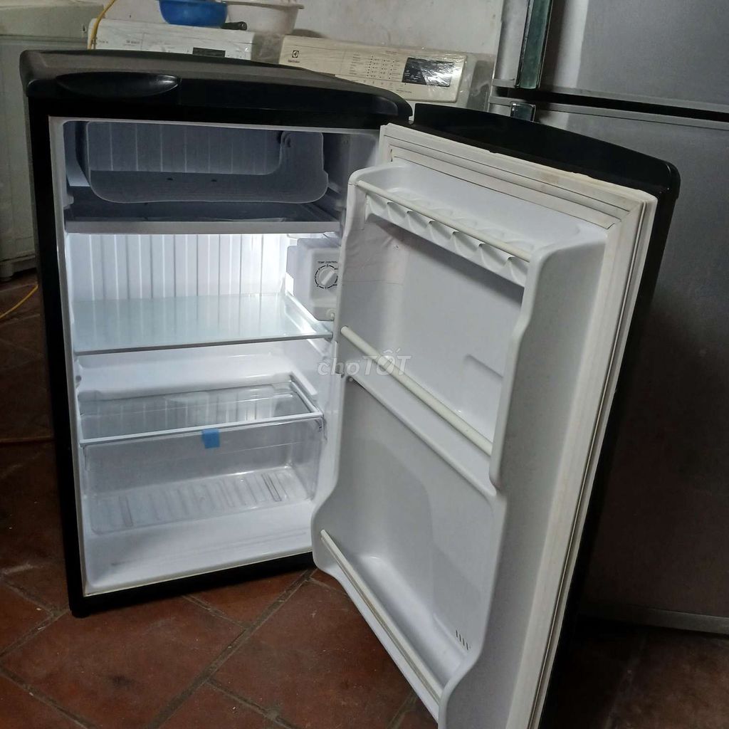 Tủ lạnh Aqua AQR-D99FA(BS) 90 lít Đen. Mua bán Tủ lạnh tại Quận Hà Đông Hà Nội được đăng bởi Nguyễn Mai Pháp hình 1