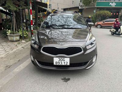 Kia Rondo màu Nâu