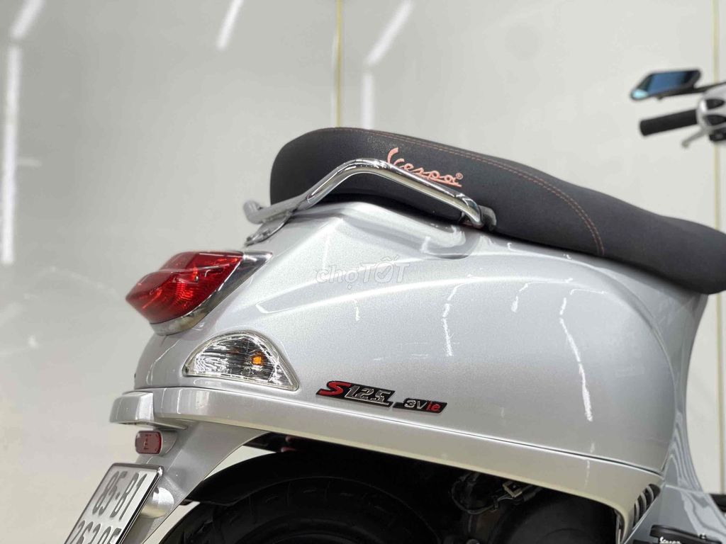 Vespa Sprint 125cc màu bạc. Mua bán Xe máy tại Quận 7 Tp Hồ Chí Minh được đăng bởi Thành hình 4