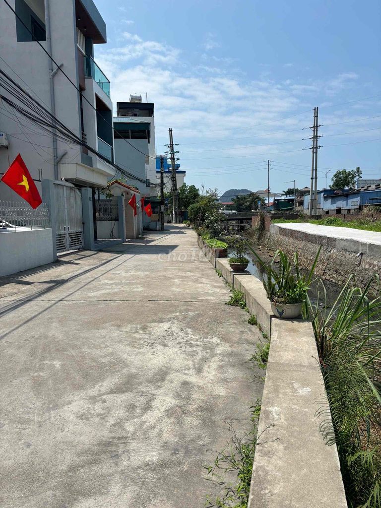 Chính chủ cần bán  bán đất phân lô trung tâm cảm bình cẩm phả. Mua bán đất tại Thành phố Cẩm Phả Quảng Ninh được đăng bởi Pham quang hung hình 3
