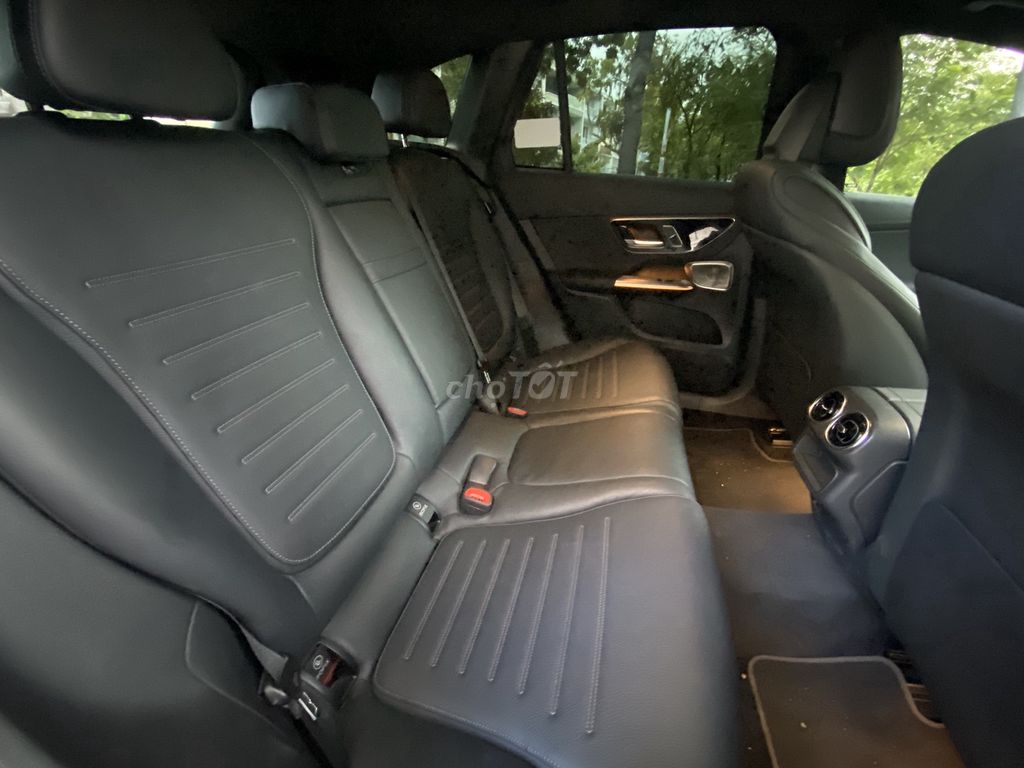 Mercedes GLC300 Model 2024 - Công Ty Xuất Hóa Đơn