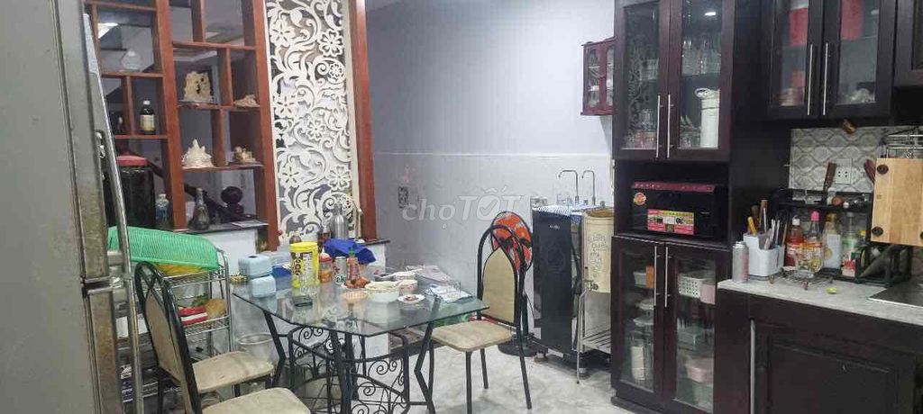 Đi nước định cư nước ngoài cần bán gấp nhà mặt tiền 1 trệt 2 lâu nhà